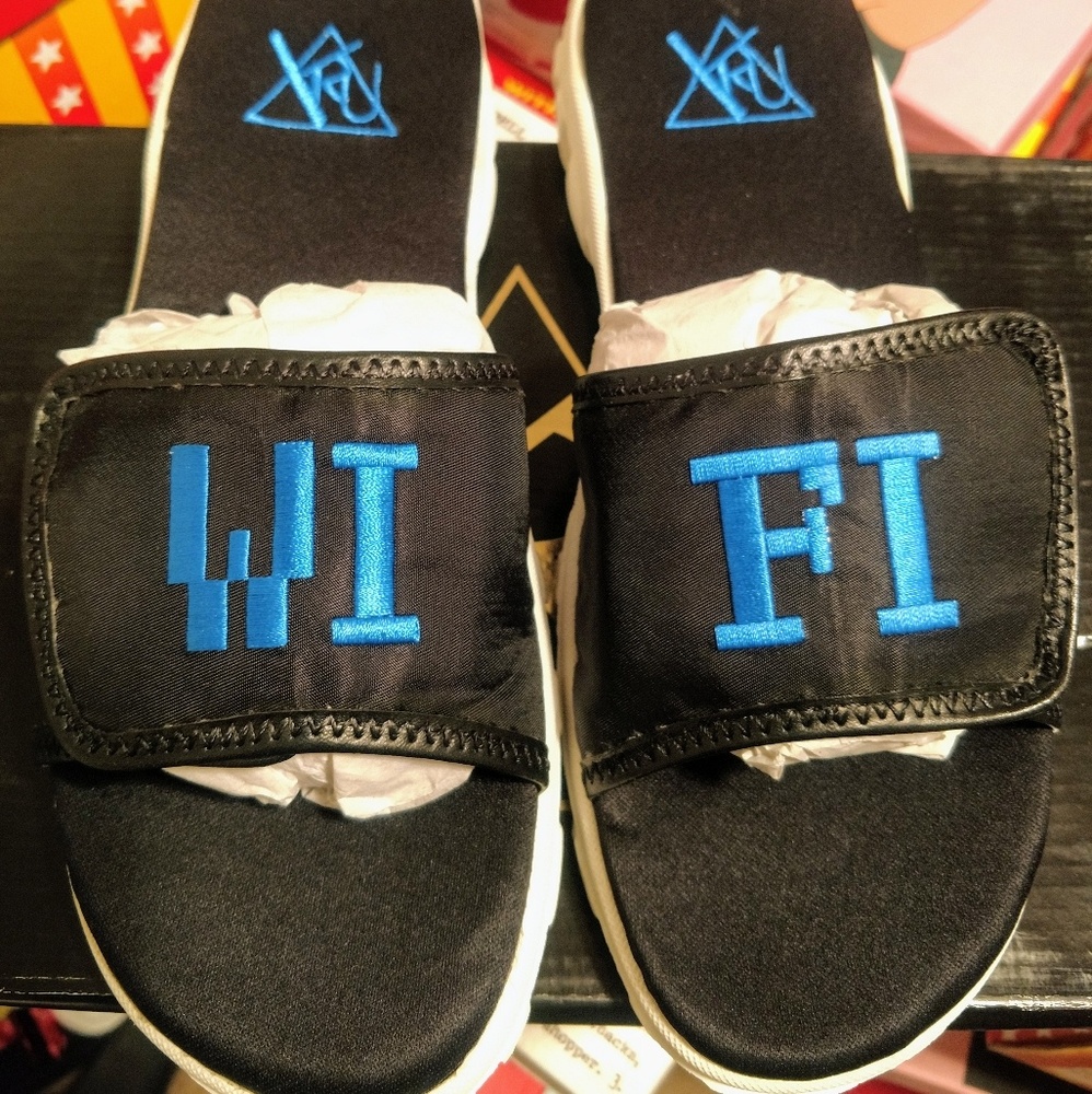 YRU Wi-Fi Sandals - Picture 2 of 3